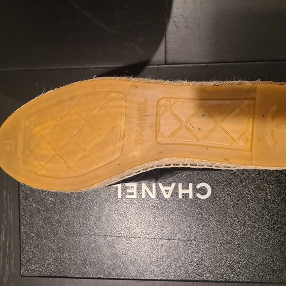 Chanel Black Leather Espadrilles with Woven Trim - Picture 4 of 13